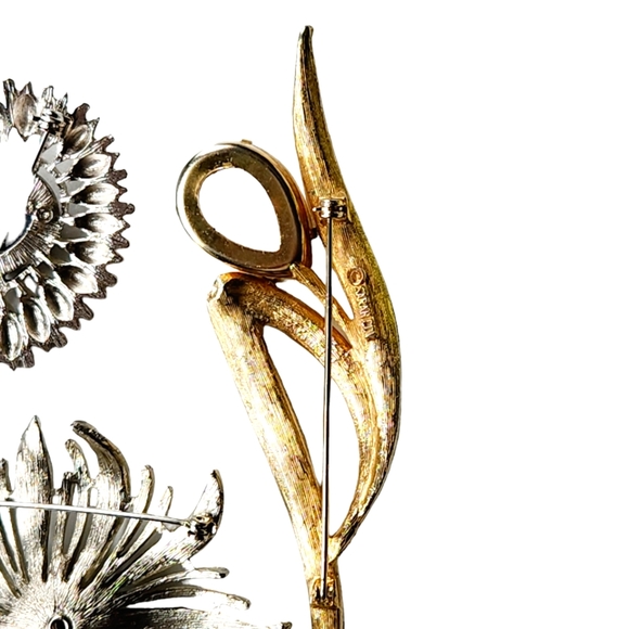 3 Vintage Brooches 2 are Sarah Coventry 1 is JJ - Picture 4 of 6